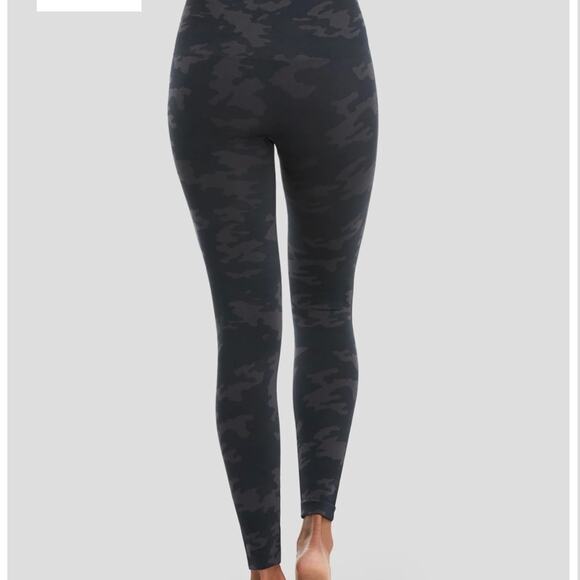 Spanx look at me now seamless camo leggings. size small - Picture 6 of 6